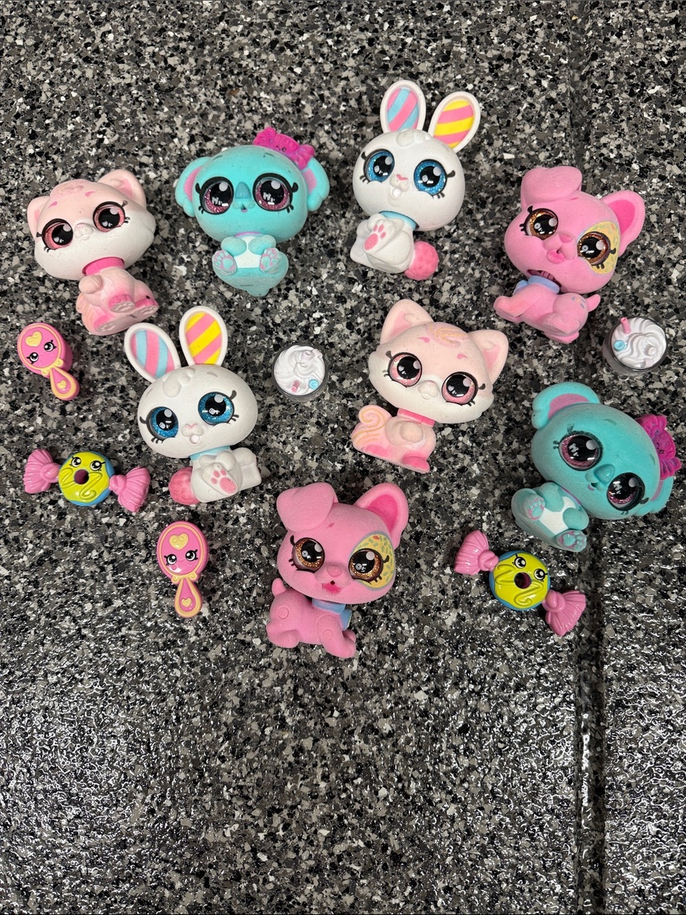 Shopkins Kindi Kids Show 'n' Tell Pets w Shopkin Accessories Lot